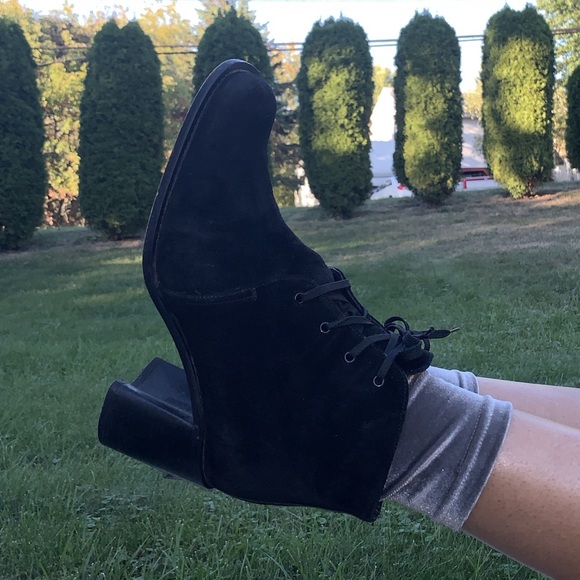 Vintage Shoes - Vintage Joan &David Suede Boots! 🖤